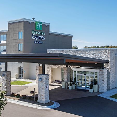 Holiday Inn Express & Suites Ludington, An Ihg Hotel Экстерьер фото