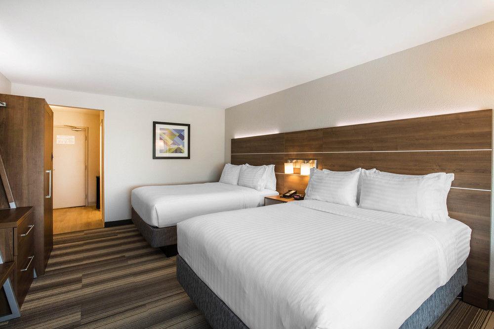 Holiday Inn Express & Suites Ludington, An Ihg Hotel Экстерьер фото