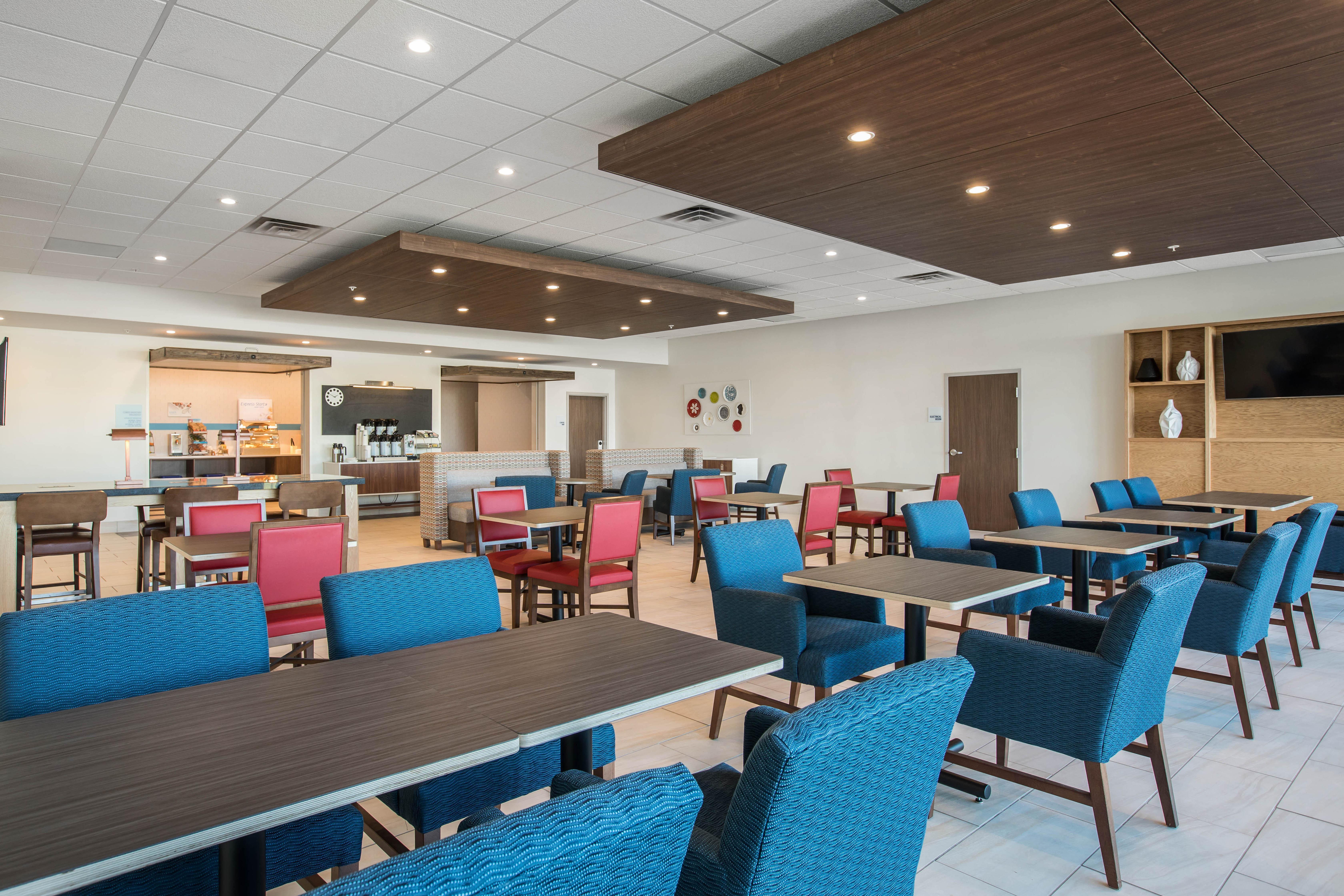 Holiday Inn Express & Suites Ludington, An Ihg Hotel Экстерьер фото